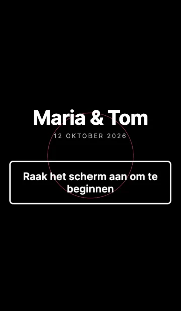 Het wachtscherm van de photobooth met de titel van het feest en de tekst Raak het scherm aan om te beginnen.